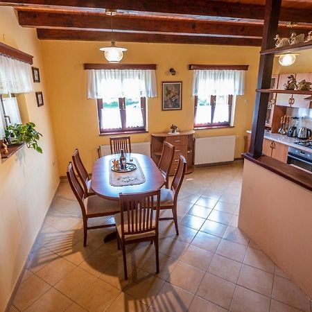 קארלובץ Holiday Home Mare Near River מראה חיצוני תמונה