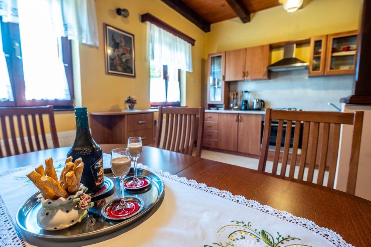 קארלובץ Holiday Home Mare Near River מראה חיצוני תמונה